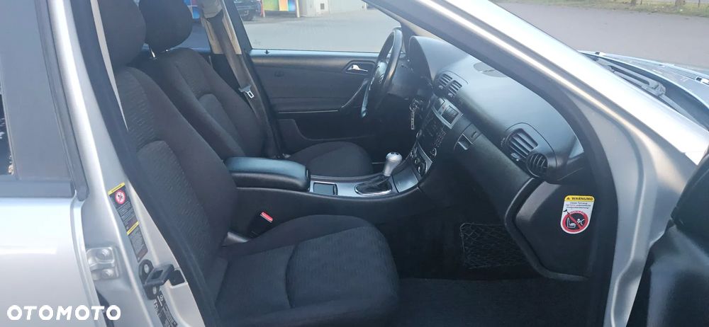 Mercedes-Benz Klasa C 180 Kompressor Automatik Avantgarde Sport Edition - 27