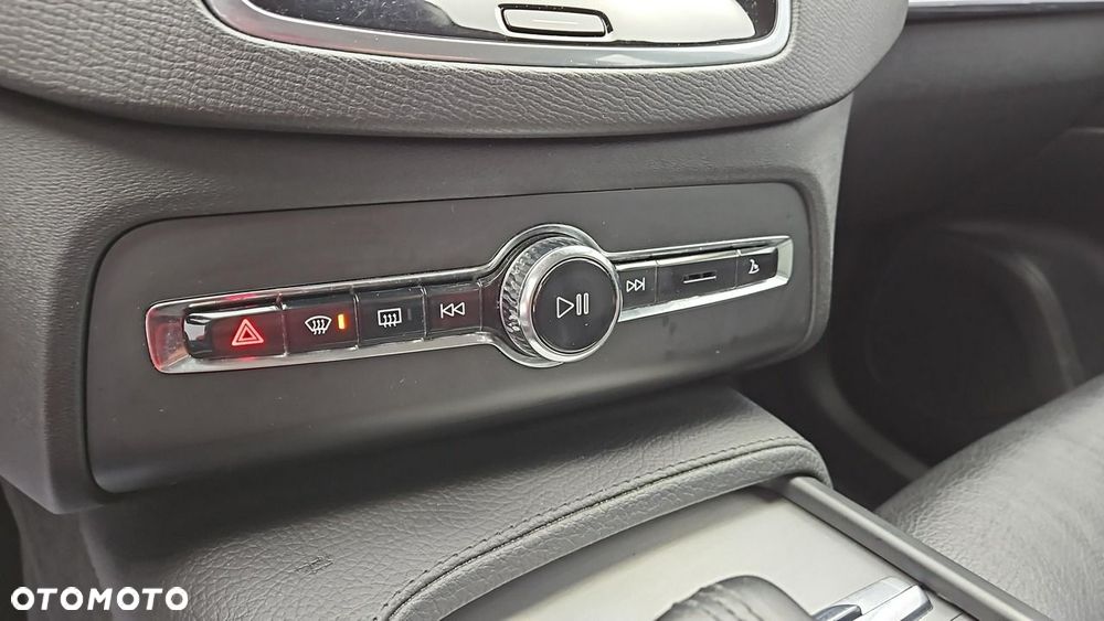 Volvo XC 90 D5 SCR AWD Momentum 7os - 20