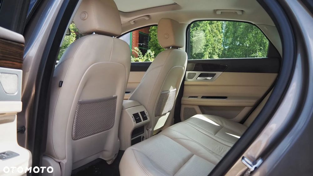 Jaguar XF 3.0 TDV6 Prestige - 10