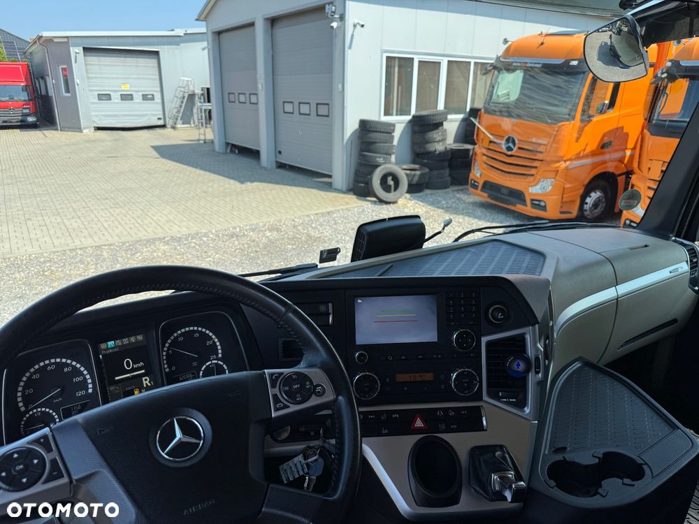 Mercedes-Benz Actros - 27