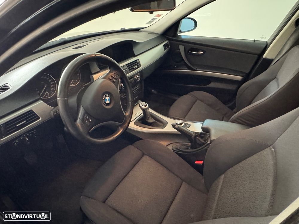 BMW 320 d Sport - 18