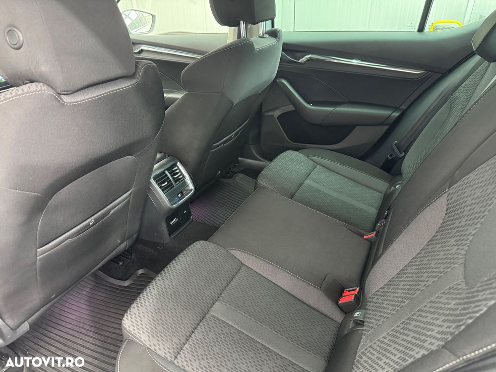 Skoda Octavia 2.0 TDI DSG Style - 11
