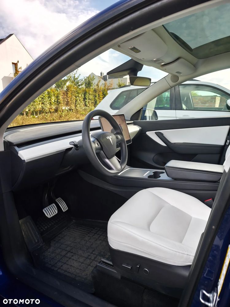 Tesla Model Y Performance AWD - 13