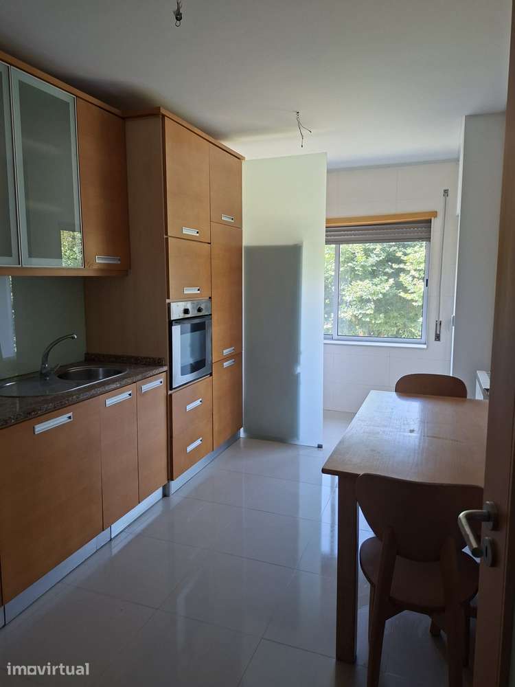 Apartamento T2 Com Garagem Fechada - Grande imagem: 2/16