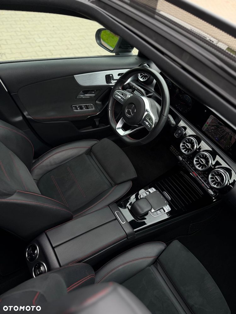 Mercedes-Benz Klasa A 200 AMG Line 7G-DCT - 3