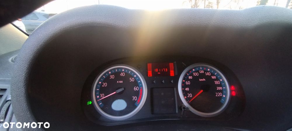 Renault Clio 1.2 16V Campus - 11