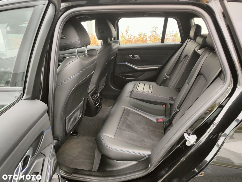 BMW Seria 3 330e Touring M Sport - 14