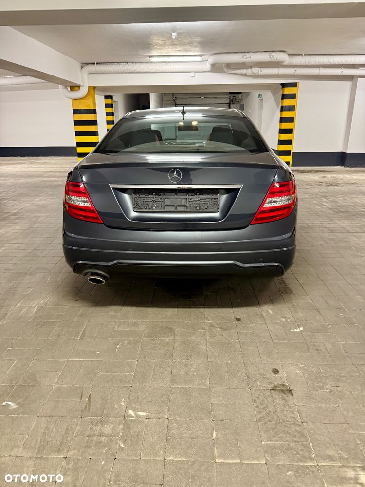 Mercedes-Benz Klasa C 180 Edition - 16