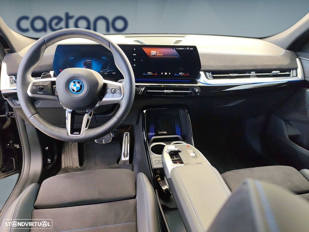 BMW iX2 eDrive20 Pack Desportivo M - 12