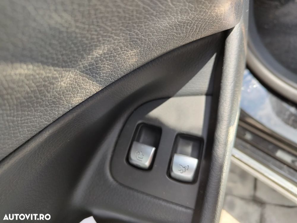 Mercedes-Benz E 220 d 4Matic T 9G-TRONIC - 12