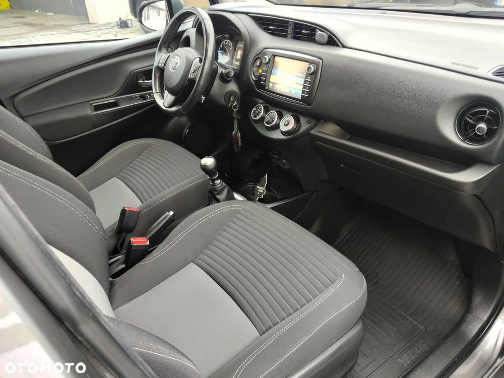 Toyota Yaris 1.5 Premium - 10