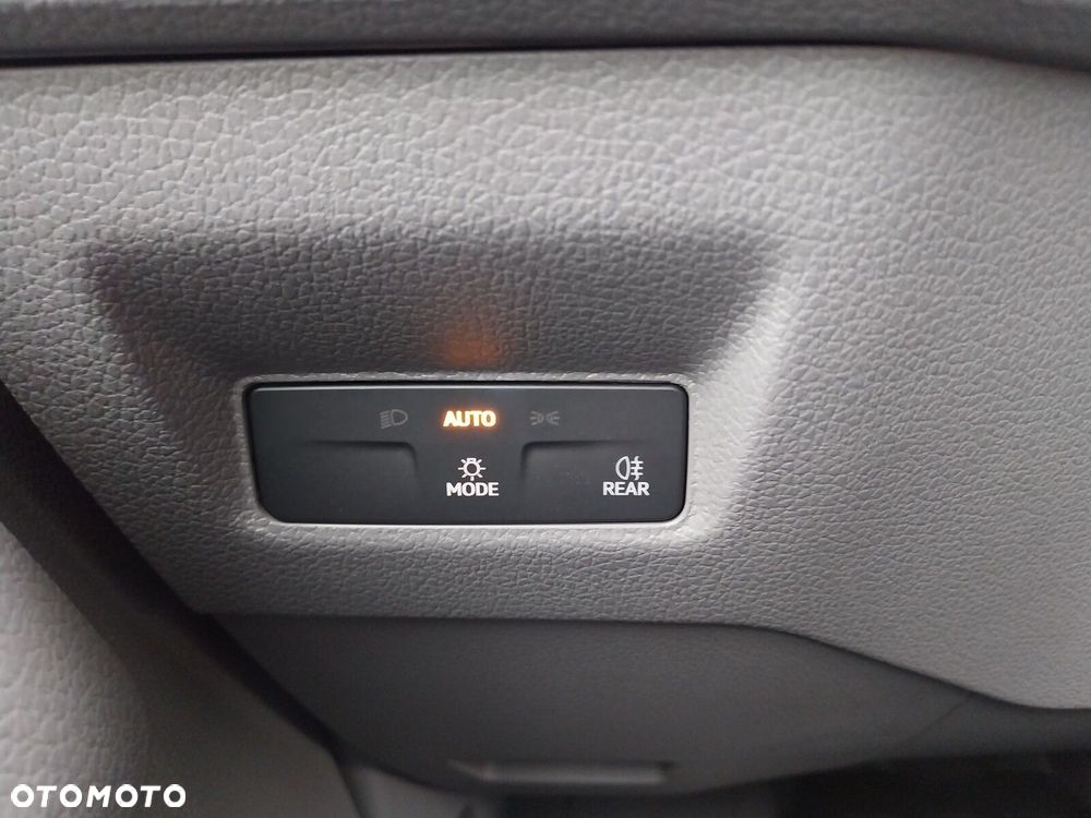 Volkswagen Crafter Crafter 35 Furgon, silnik: 2,0 l  130 kW, skrzynia biegów: napęd 4MOTION, automatyczna 8-biegowa rozstaw osi: 3640 mm - 23