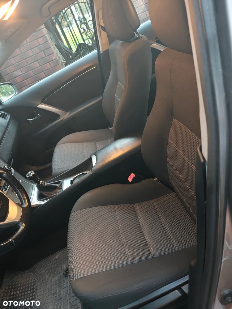Toyota Avensis 2.0 D-4D Active - 12