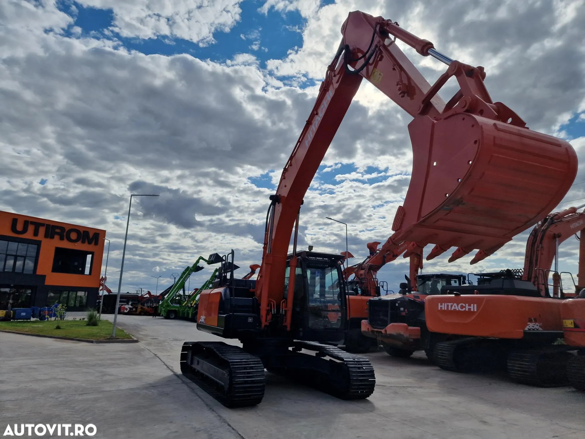 Hitachi ZX210, 23t, cupa 1,3mc NOUA, 12.487h-46900 Eur+Tva, camera spate, instalatia picon, 3 pompe hidraulice HITACHI, protectie acoperis cabina, AC, produs in JAPONIA, posibilitate leasing 46.900 EUR+Tva - 35