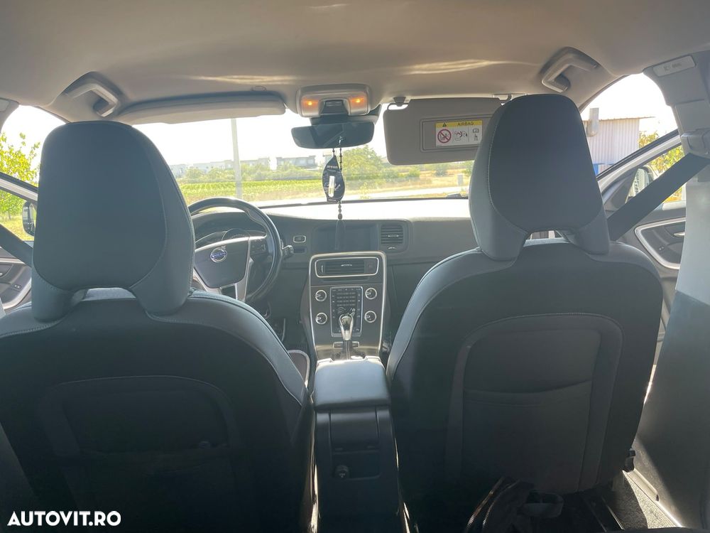 Volvo V60 D5 AWD Kinetic - 4