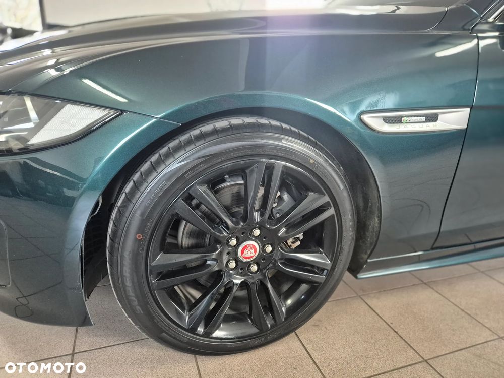 Jaguar XE 2.0 D R-Sport - 13