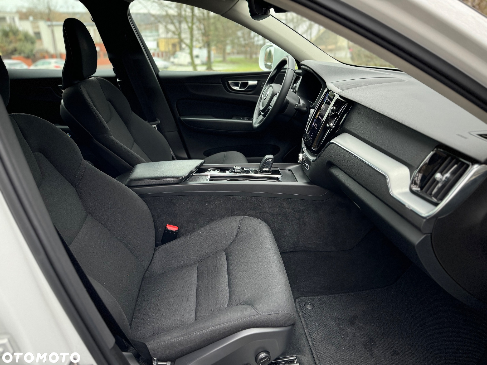 Volvo XC 60 B4 B Momentum - 35