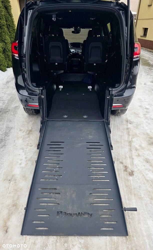 Chrysler Pacifica - 11