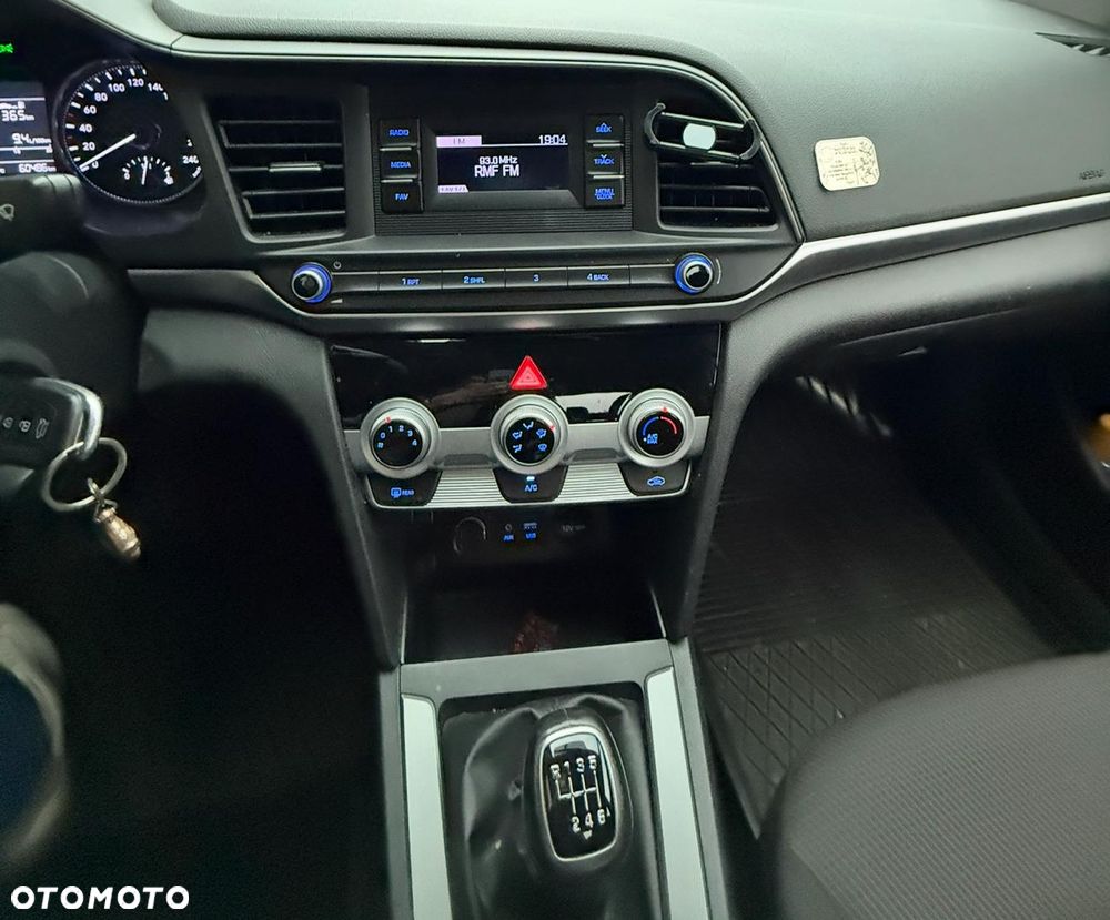 Hyundai Elantra 1.6 Comfort - 5