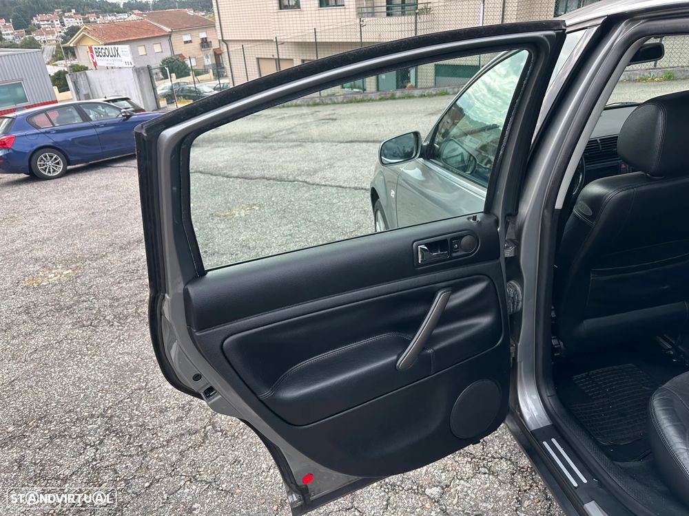 VW Passat 1.9 TDi Highline - 18