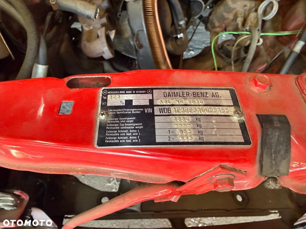 Mercedes-Benz W123 - 15