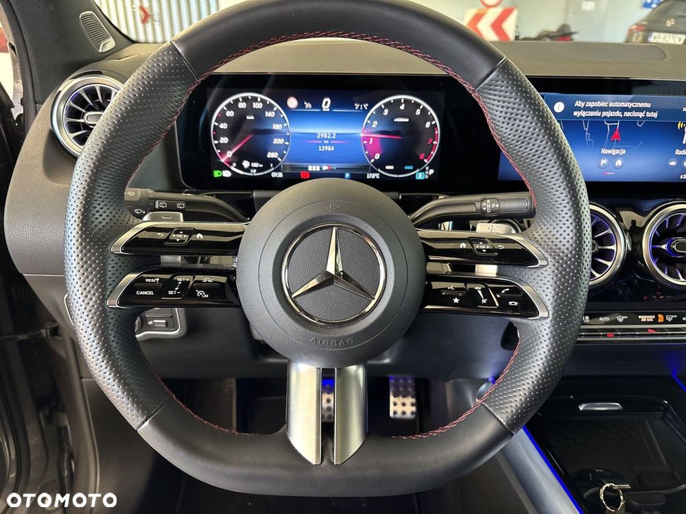 Mercedes-Benz GLA - 12