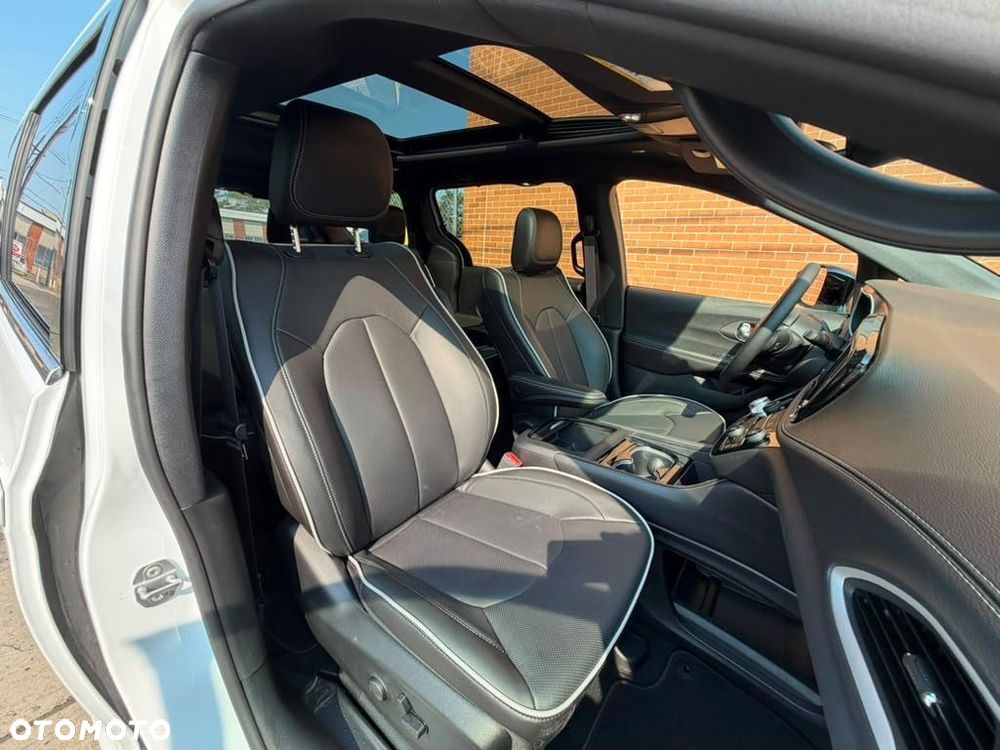 Chrysler Pacifica - 5