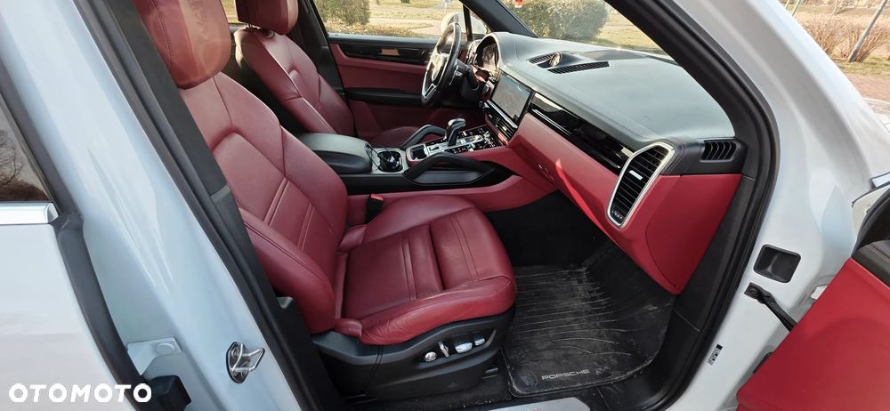 Porsche Cayenne Standard - 35