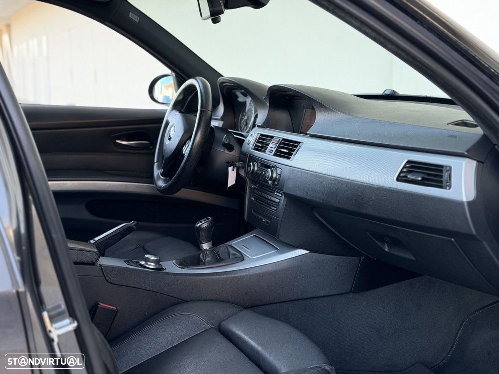 BMW 318 d Pack M - 23