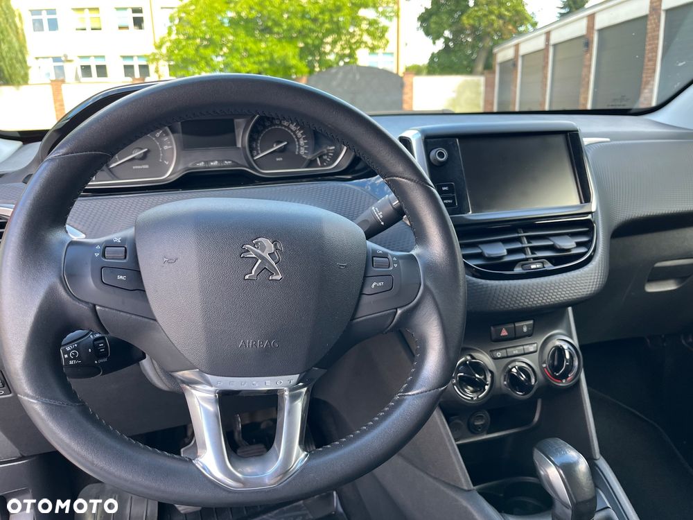 Peugeot 208 - 15
