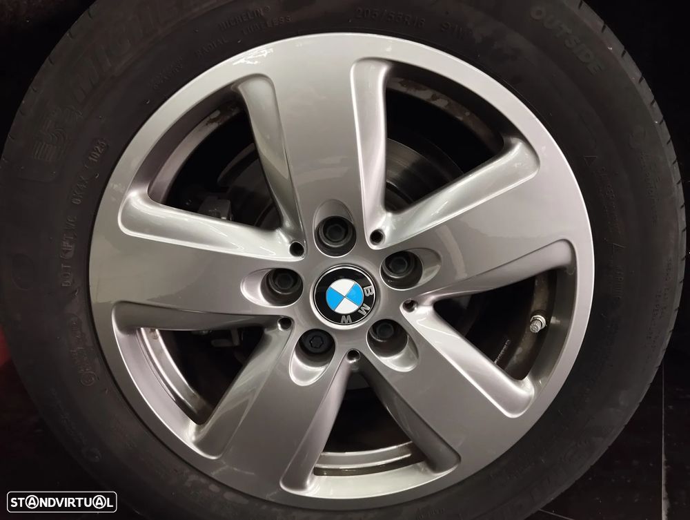 BMW 216 d Advantage — fotografia 9