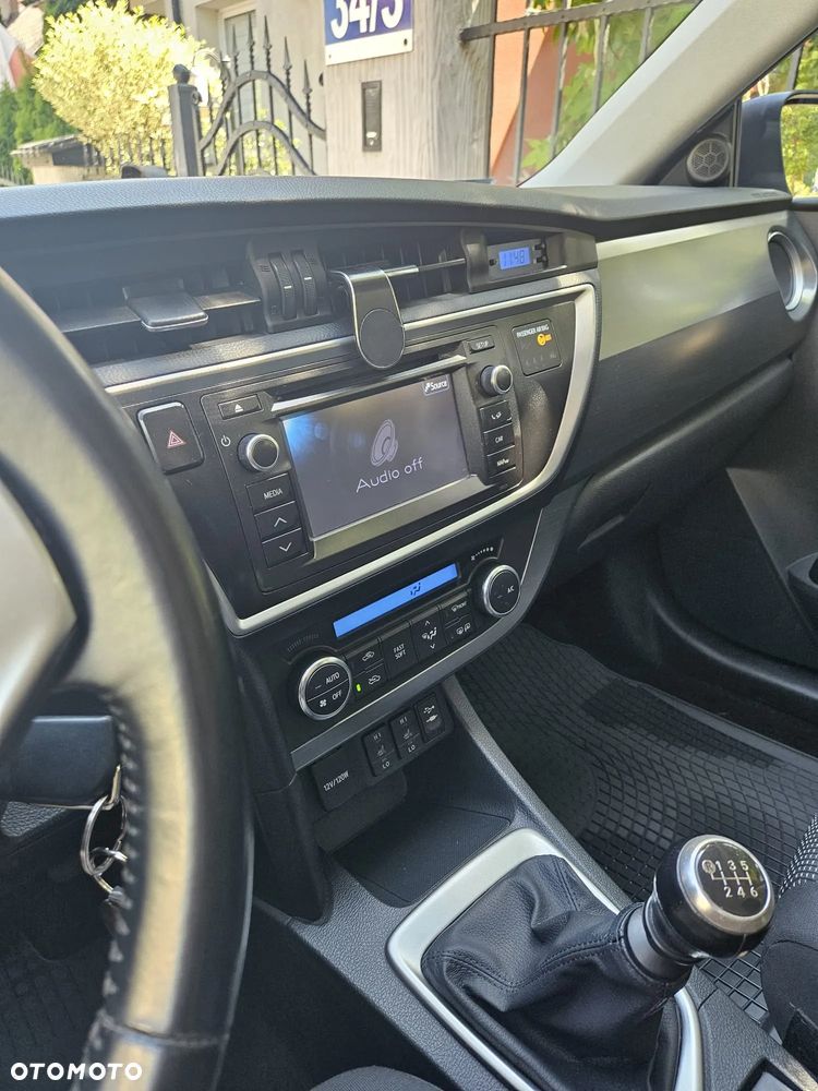 Toyota Auris 1.4 D-4D Premium - 4