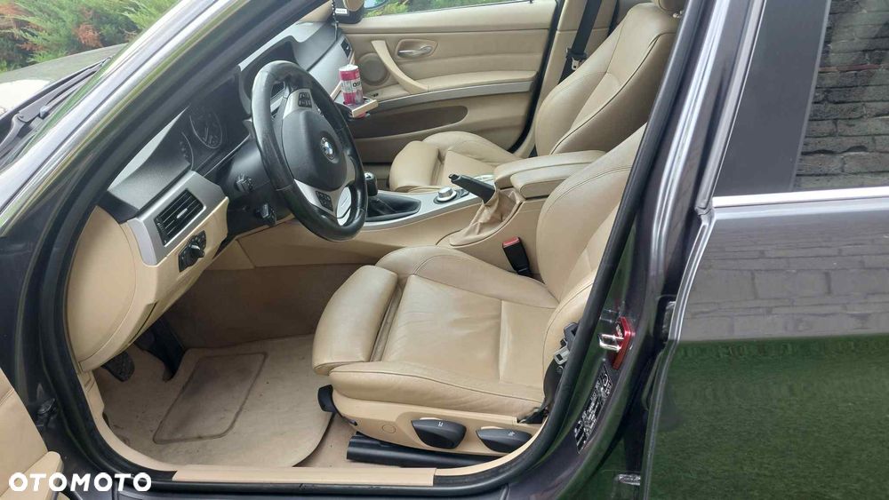 BMW Seria 3 330i - 9