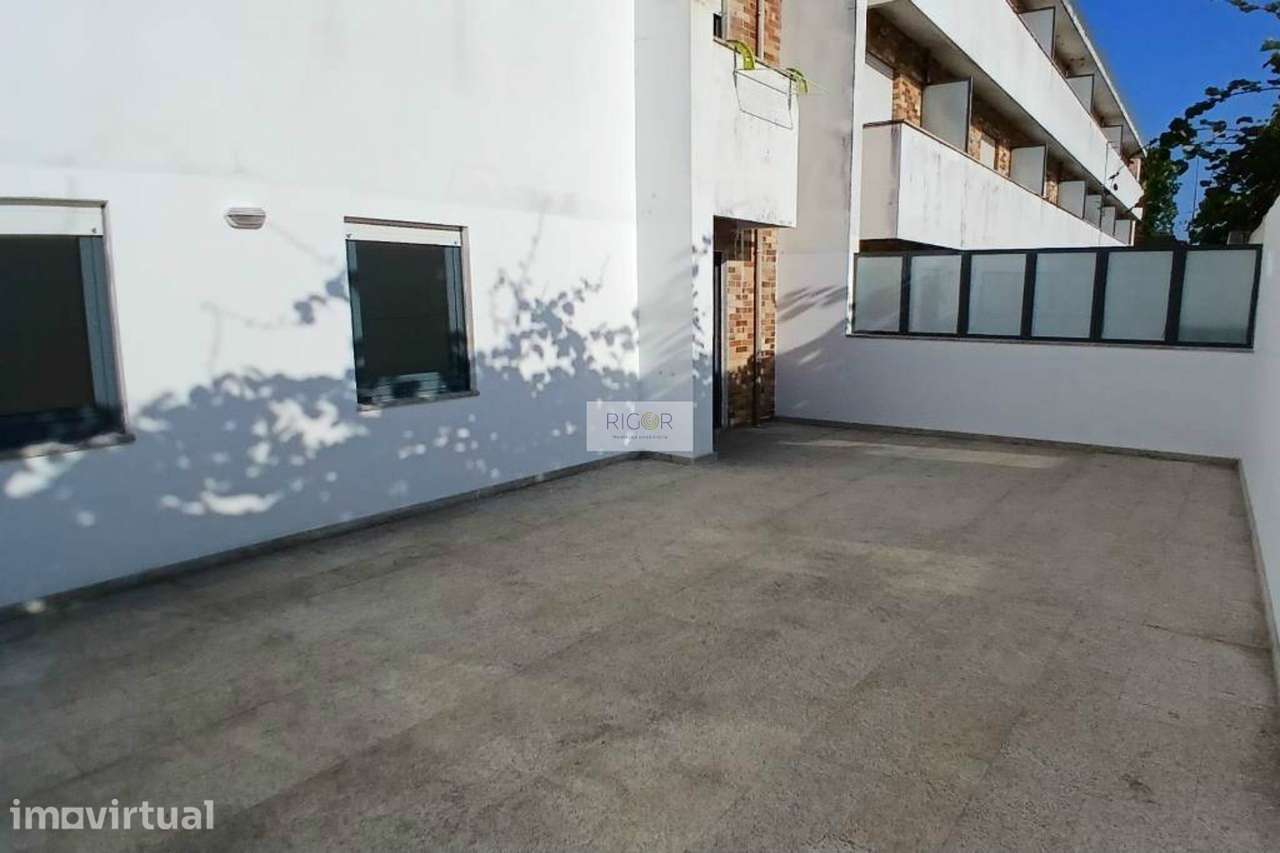 Apartamento T2 com 2 terraços e garagem em Macieira da Maia - Grande imagem: 2/19