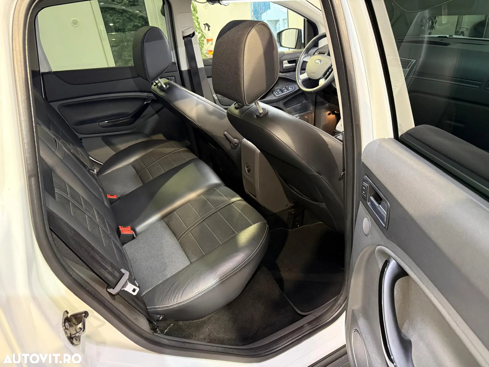 Ford Kuga 2.0 TDCi 4WD Powershift Titanium - 12