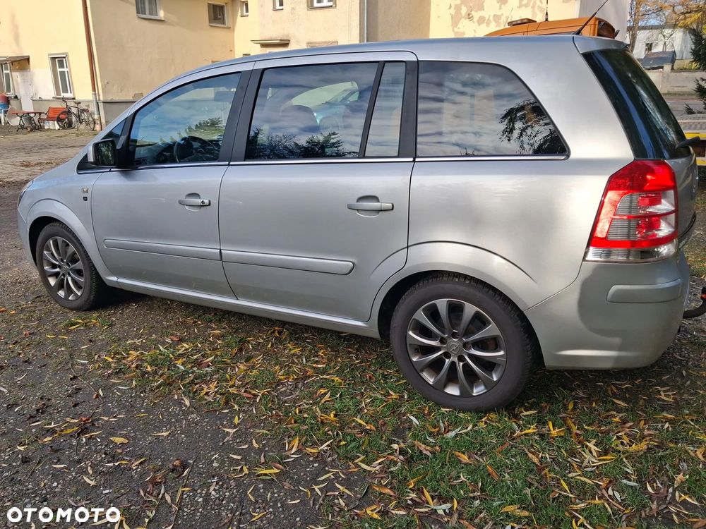 Opel Zafira 1.8 Cosmo - 3
