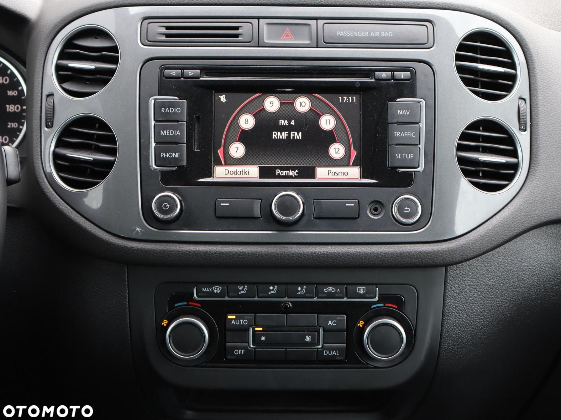 Volkswagen Tiguan - 12