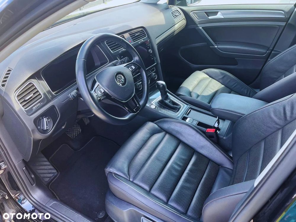 Volkswagen Golf - 10