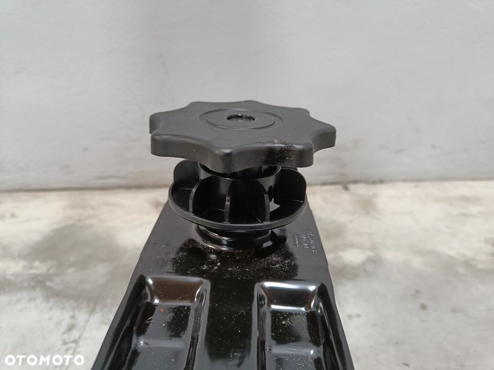 Mocowanie koła zapasowego Audi A4 B8 A5 8K0802715A - 3