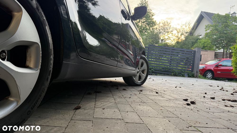Kia Carens 1.6 GDI Dream Team Edition - 17