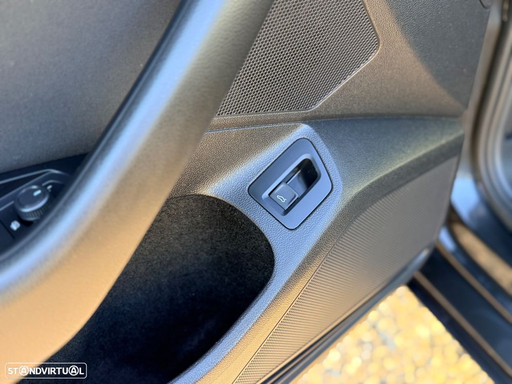 VW Passat Variant 2.0 TDi Business DSG - 13