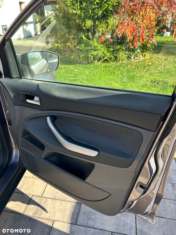 Ford Kuga - 12
