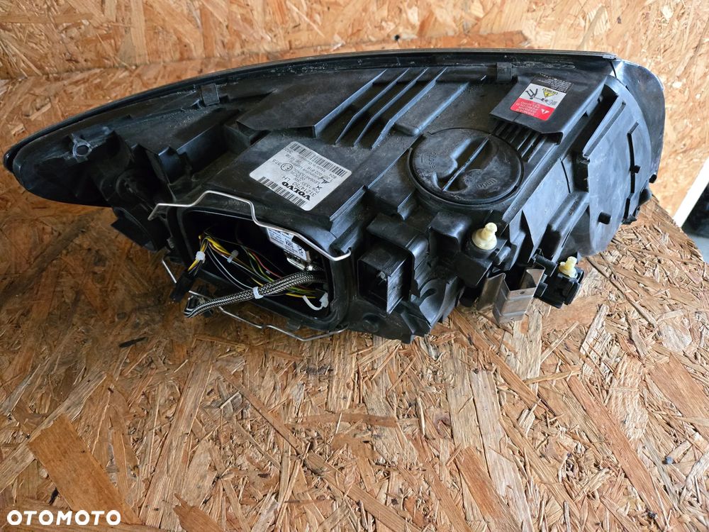 VOLVO S40 V50 LIFT LAMPA LEWA BIXENON EU - 2