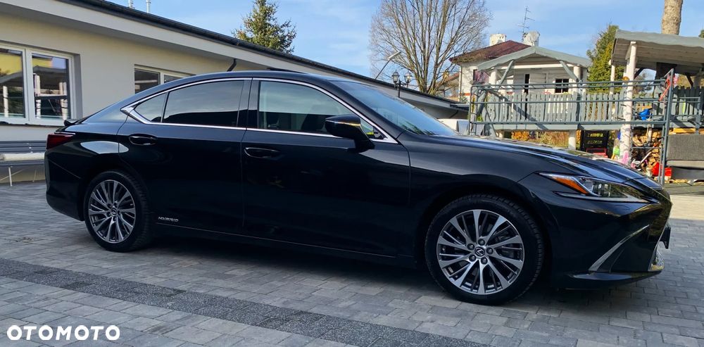 Lexus ES 300h Business Edition - 4