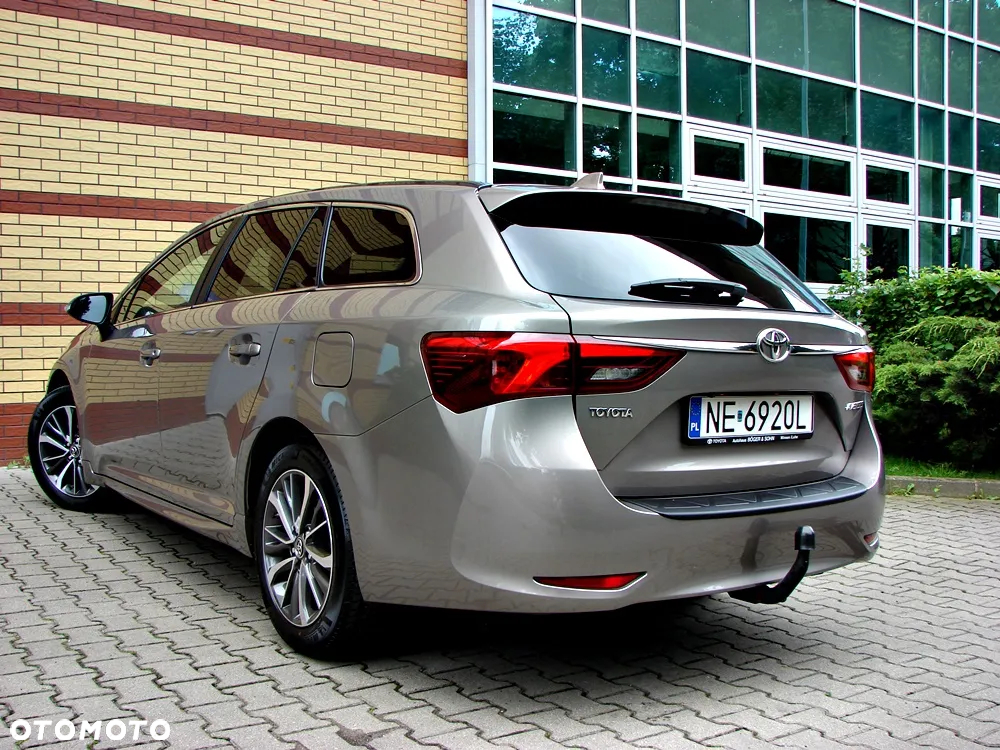 Toyota Avensis Touring Sports 1.8 Comfort - 17