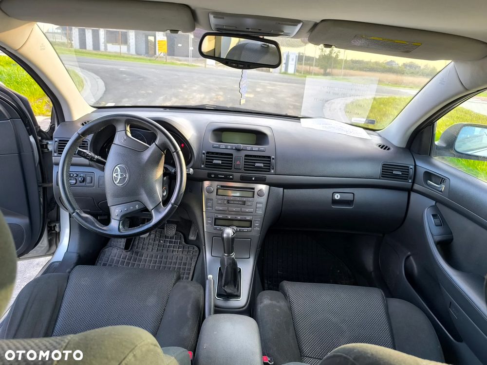 Toyota Avensis 2.0 VVT-i High - 7