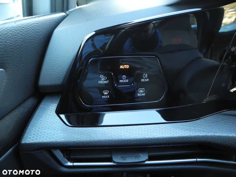 Volkswagen Golf - 22