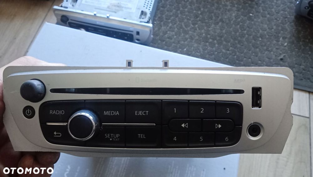 radio renault megane iii scenic iii 281159184r - 1