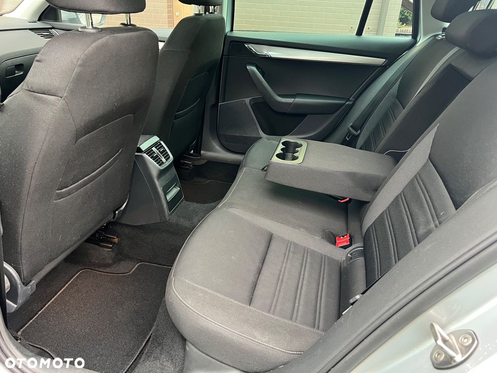 Skoda Octavia 1.6 TDI DSG Ambition - 32