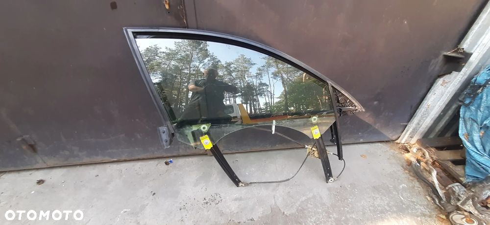 AUDI A6 C6 Ramka szyba stelaż Podnośnik szyby  PRAWY 4f0837630b 50923260 - 1